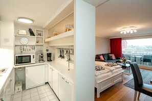 Unclassified image, 5 of 14, button