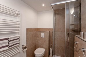 Douche, serviettes fournies