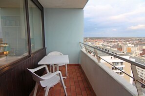 Unclassified image, 5 of 13, button