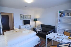 Unclassified image, 2 of 13, button