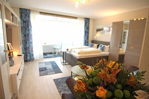 1 Schlafzimmer, Schreibtisch, WLAN, Bettwäsche