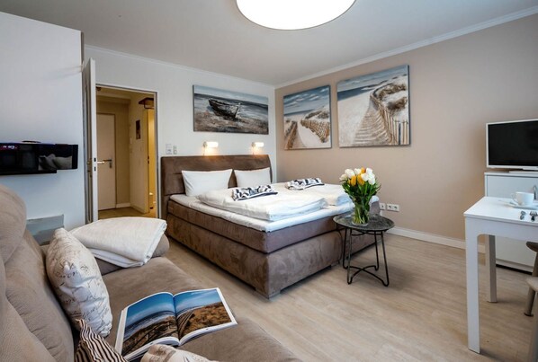 Unclassified image, 1 of 22, button