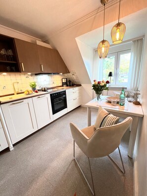 Kühlschrank, Ofen, Herdplatte, Geschirrspüler