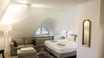 1 bedroom, bed sheets