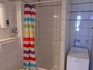 Shower, towels