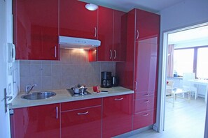 Fridge, stovetop, dishwasher, coffee/tea maker