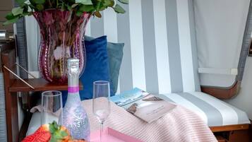 2 bedrooms, in-room safe, desk, iron/ironing board