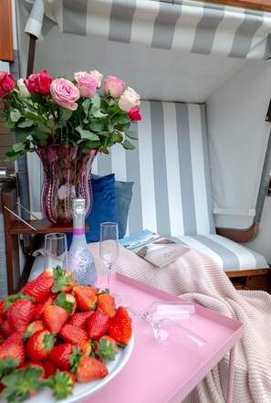 2 bedrooms, in-room safe, desk, iron/ironing board - Family Hüs - space for 4 people who value peace, comfort and privacy. (Sylt)