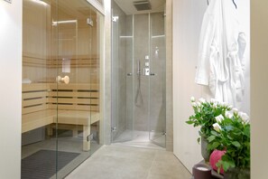 Shower, hair dryer, towels, soap - Family Hüs - space for 4 people who value peace, comfort and privacy. (Sylt)