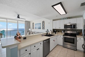 Fridge, microwave, oven, stovetop - FREE Golf+Tix! Majestic 5 Pools, 3 Hot Tubs, Theater, Tennis on 7th Floor! (Panama City Beach)
