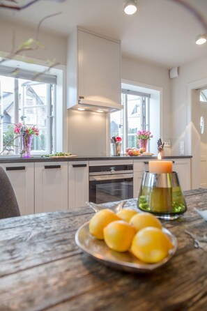 Fridge, oven, stovetop, dishwasher - Austernfischer - Modern vacation apartment in the idyllic Alt-Westerland with (Sylt)
