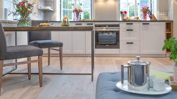 Kühlschrank, Ofen, Herdplatte, Geschirrspüler