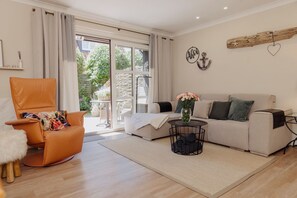 Unclassified image, 5 of 22, button