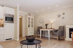 Unclassified image, 2 of 22, button