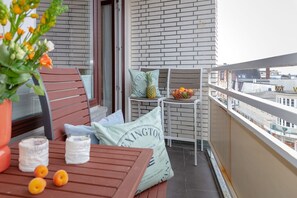 Unclassified image, 4 of 26, button