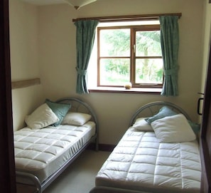 4 chambres, fer et planche à repasser, lit parapluie, Wi-Fi gratuit