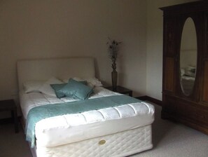 4 Schlafzimmer, Bügeleisen/Bügelbrett, Reisekinderbett, kostenloses WLAN