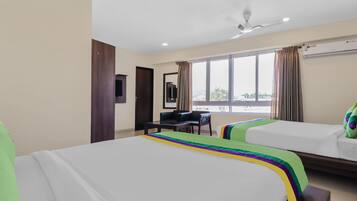 Deluxe Room | Desk, iron/ironing board
