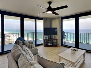 Condo (2 Bedrooms) | Property amenity