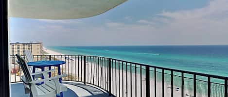Condo (2 Bedrooms) | Front of property