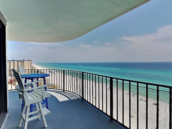 Condo (2 Bedrooms) | Front of property