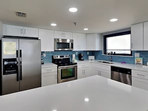Condo (2 Bedrooms) | Property amenity