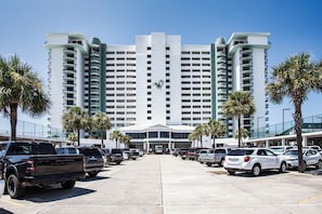 Condo (2 Bedrooms) | Property amenity