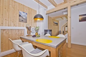 Unclassified image, 3 of 23, button