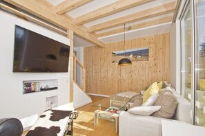 Fernseher, Kamin, DVD-Player, Stereoanlage