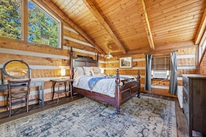 3 bedrooms, desk, iron/ironing board, travel crib - Secluded Unobstructed Panoramic Mtn View w/ Dual Suites+Loft+ Game Room+Hot Tub (Gatlinburg)