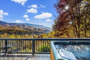 Outdoor spa tub - Secluded Unobstructed Panoramic Mtn View w/ Dual Suites+Loft+ Game Room+Hot Tub (Gatlinburg)