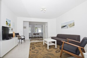 TV - Apartment Silvana - apartment close to the beach in a central but quiet location in Binz - (Binz)