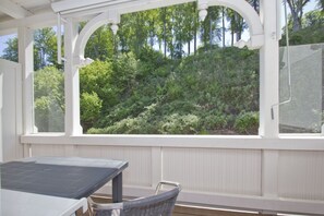 Outdoor dining - Apartment Silvana - apartment close to the beach in a central but quiet location in Binz - (Binz)