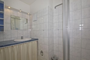 Douche, sĂšche-cheveux