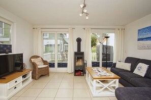 Fernseher, Kamin, DVD-Player, Stereoanlage