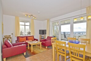 Télévision, lecteur de DVD, chaîne hi-fi