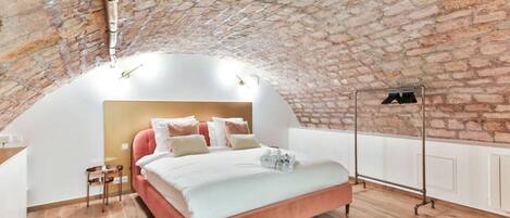 2 bedrooms, travel crib, WiFi, bed sheets