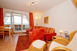 TV, stereo - Apartment near the harbor with balcony and sea view - Hafenhäuser Wiek FeWo 04 - (Wiek)