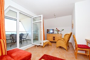 TV - Apartment near the harbor with balcony and sea view - Hafenhäuser Wiek 06 - (Wiek)