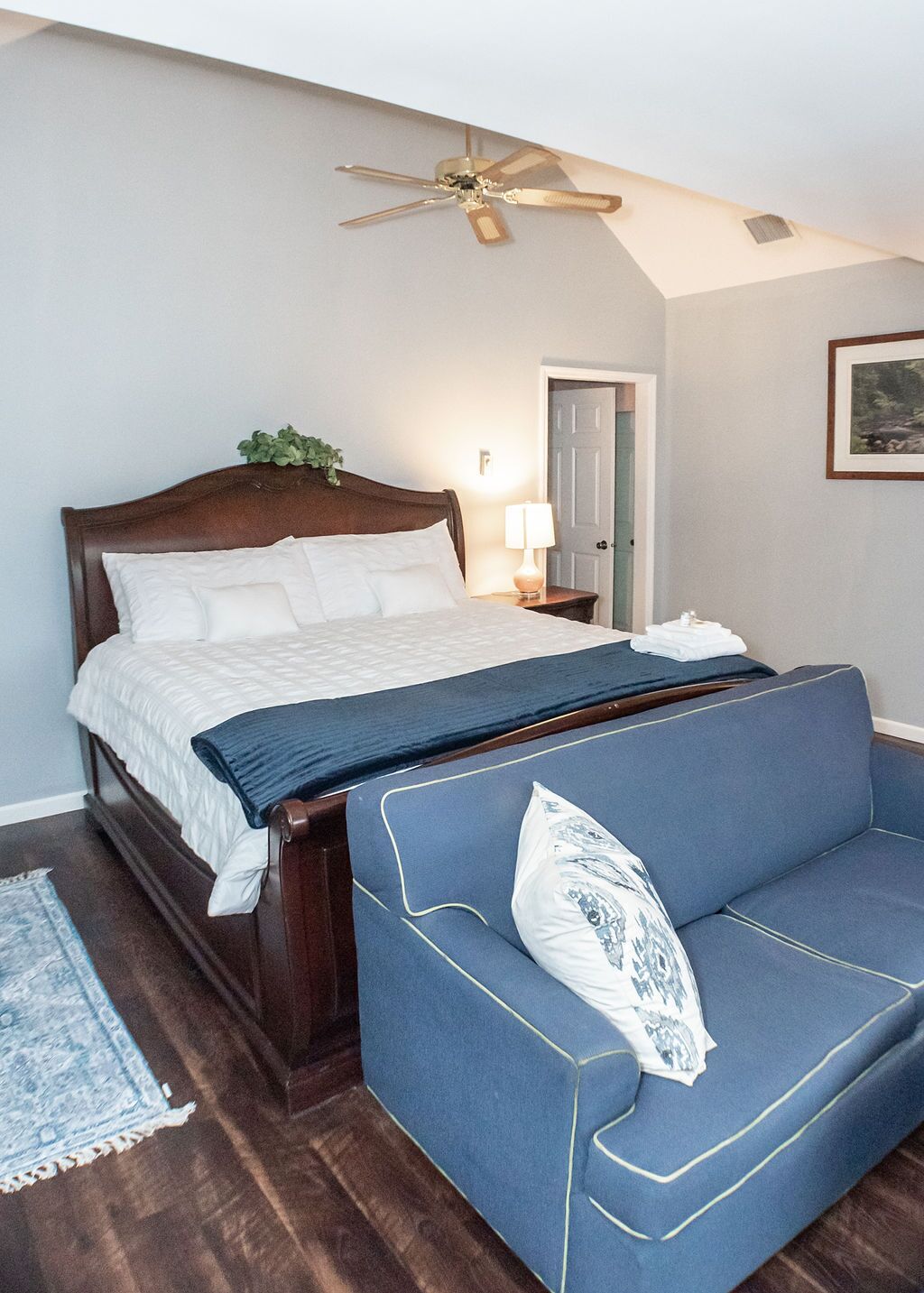 5 bedrooms, free WiFi, bed sheets