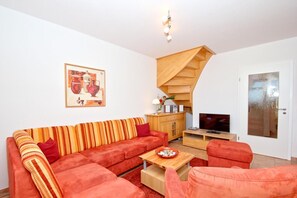 TV - Apartment near the harbor with balcony and sea view - Hafenhäuser Wiek 05 - (Wiek)