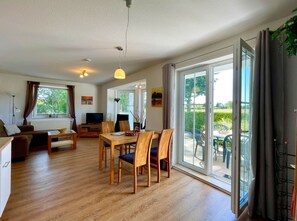 TV, DVD player, aparelho de som