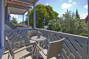 Outdoor dining - Cozy vacation apartment near the harbor - FeWos am Hochzeitsberg FeWo 10 - FeWos (Breege)