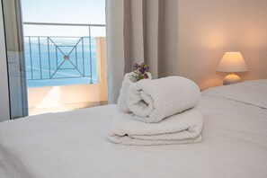 3 chambres, coffres-forts dans les chambres, fer et planche Ă repasser