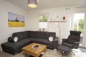 Unclassified image, 2 of 26, button