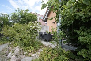 Unclassified image, 4 of 26, button