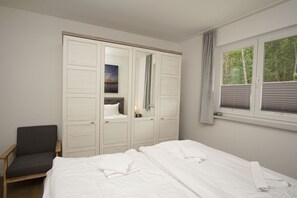 Unclassified image, 4 of 26, button - Modern apartment no. 2 with terrace, sauna in the house, garden - Ferienwohnungen am Wald (Glowe)