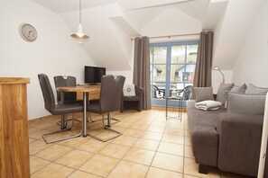 TV, stereo - Close to the famous cape, beautiful sandy beach - Ferienresidenz Kap Arkona FeWo 06 - (Putgarten)