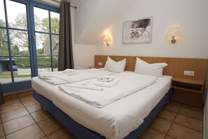 2 bedrooms, WiFi - Close to the famous cape, beautiful sandy beach - Ferienresidenz Kap Arkona FeWo 06 - (Putgarten)