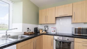 Luxury Cottage, Private Bathroom | Shared kitchen